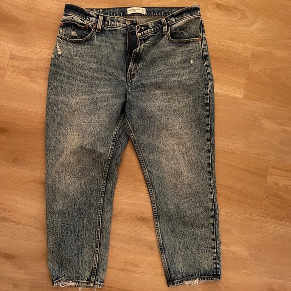 Abercrombie & Fitch mom jeans, acid wash size 32/14 fit more like a 12. - Picture 1 of 3